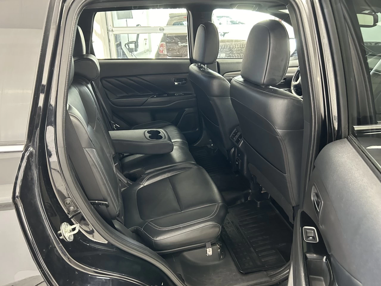 2020 Mitsubishi Outlander PHEV GT Main Image