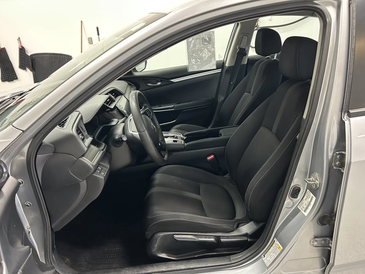 2019 Honda Civic Berline LX Image principale