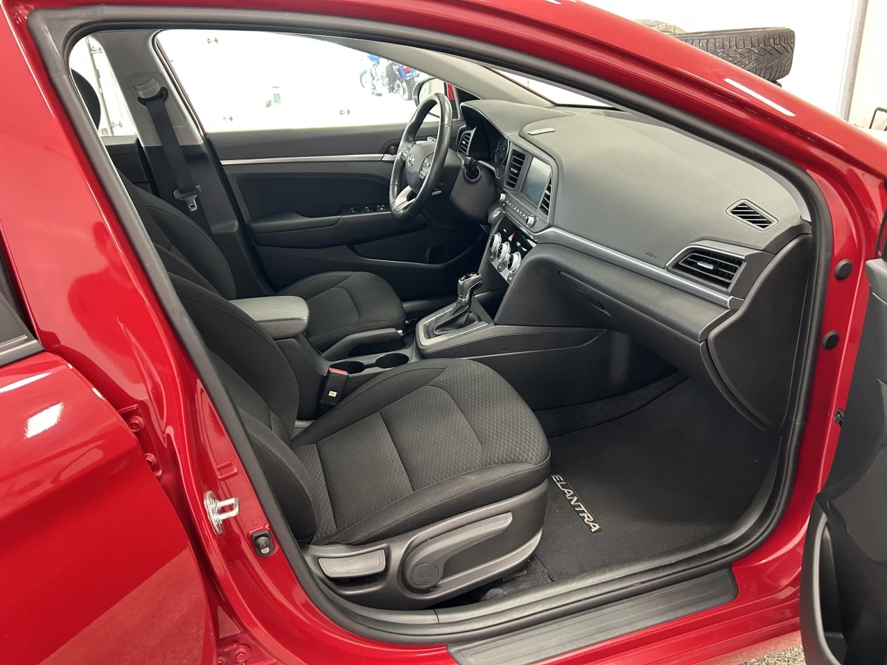 2019 Hyundai Elantra Preferred Main Image