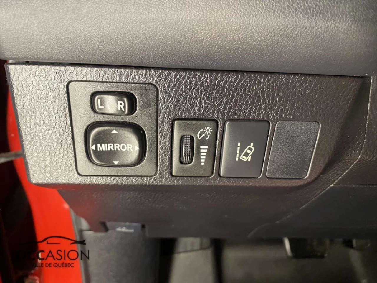 2017 Toyota RAV4 AWD 4dr LE Image principale