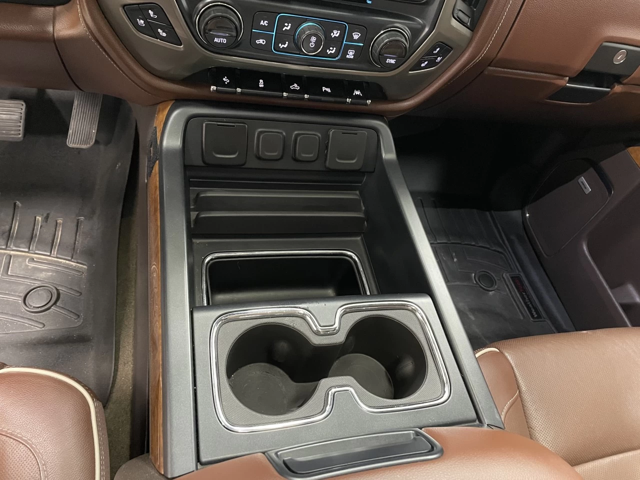 2018 Chevrolet Silverado 1500 High Country Image principale