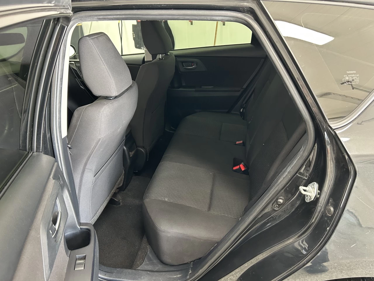 2016 Scion iM 4dr HB Image principale