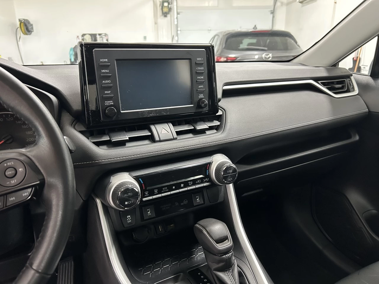 2020 Toyota RAV4 XLE Image principale