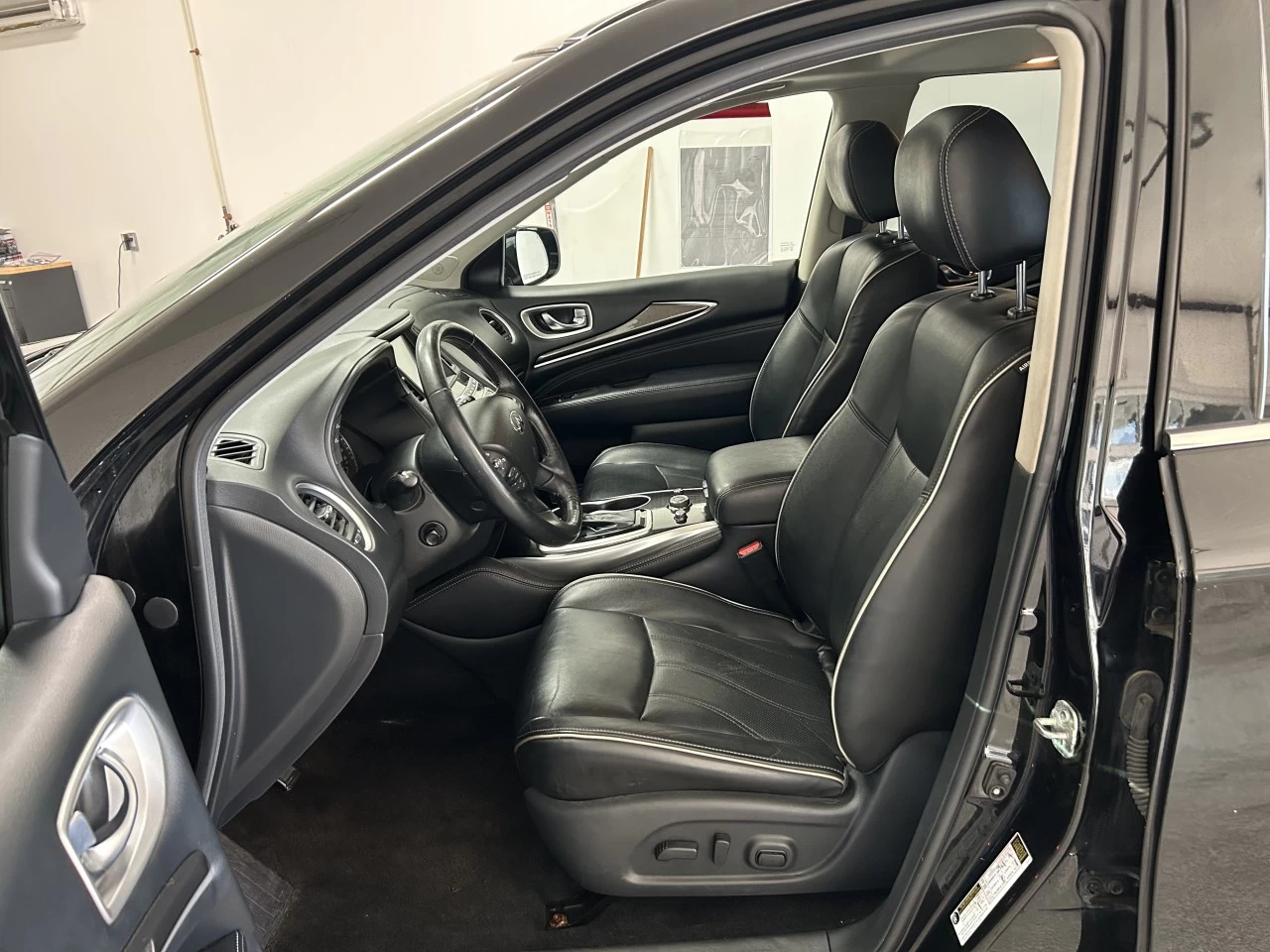 2017 INFINITI QX60 AWD 4dr Main Image