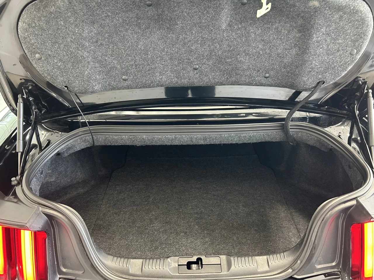 2015 Ford Mustang V6 Image principale