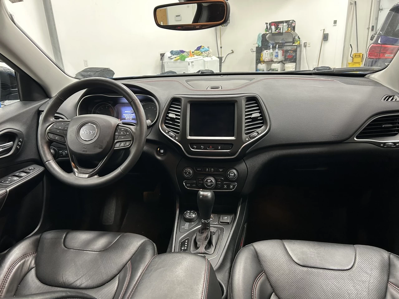 2023 Jeep Cherokee Trailhawk Main Image