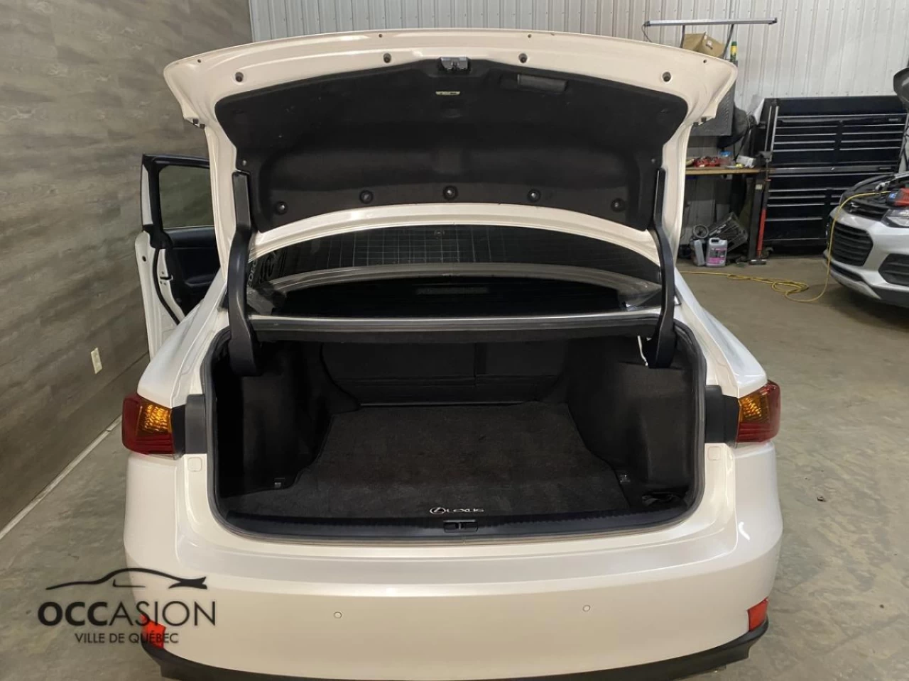 2019 Lexus IS 300 AWD Image principale