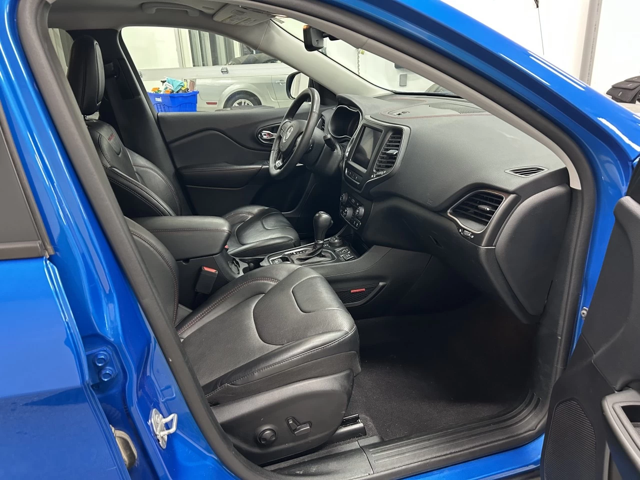 2023 Jeep Cherokee Trailhawk Main Image