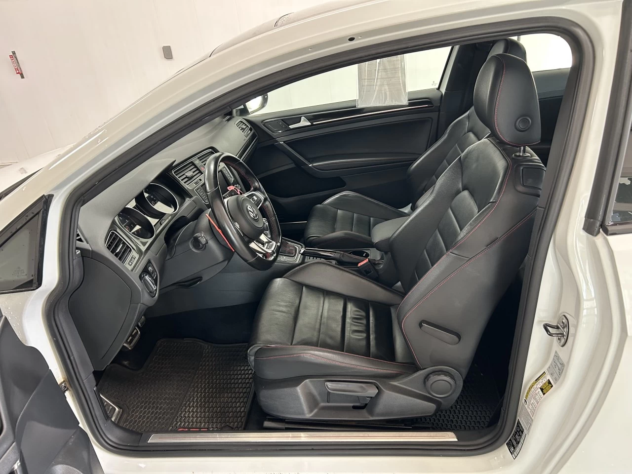 2016 Volkswagen Golf GTI Performance Main Image