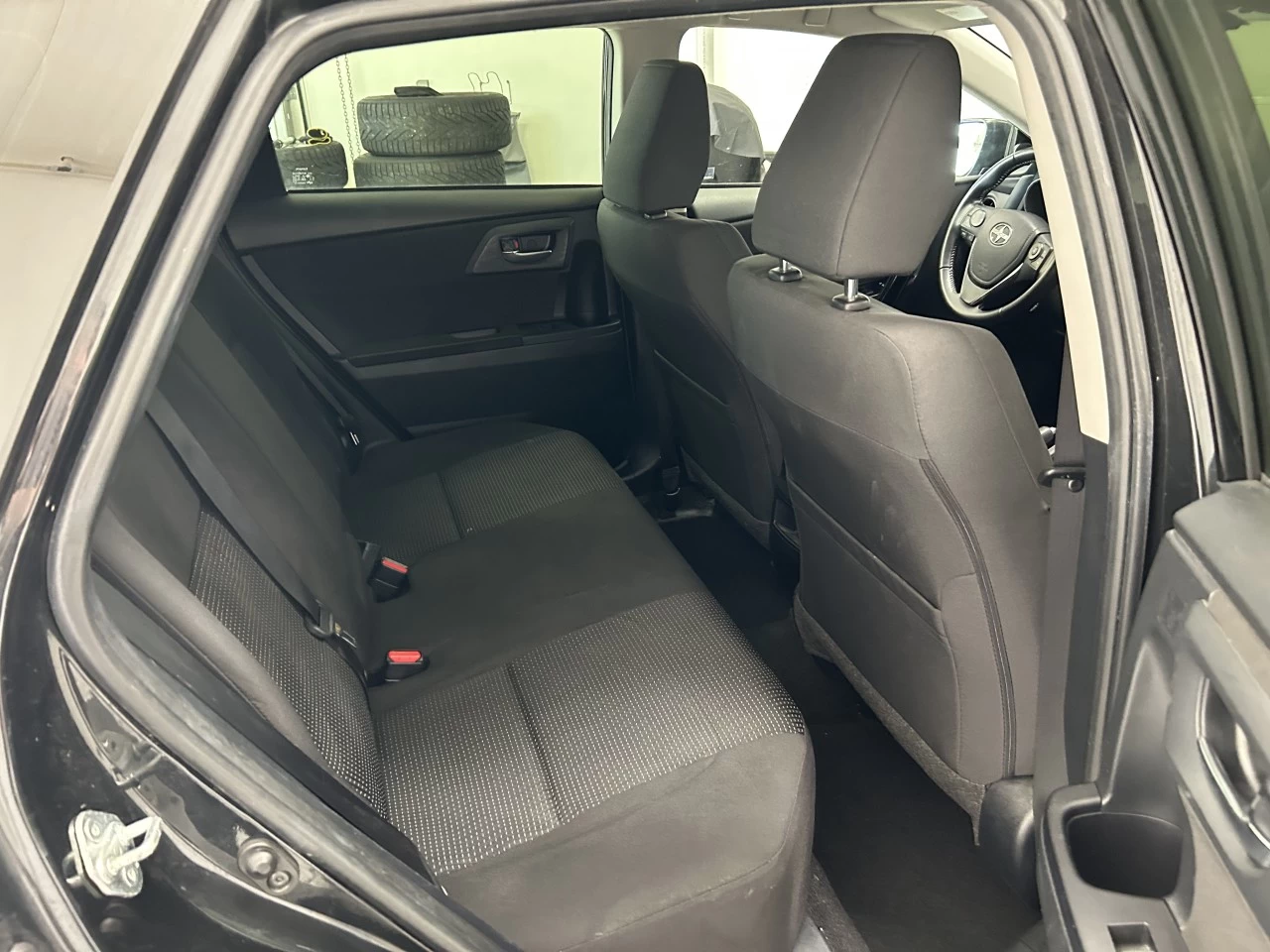 2016 Scion iM 4dr HB Image principale