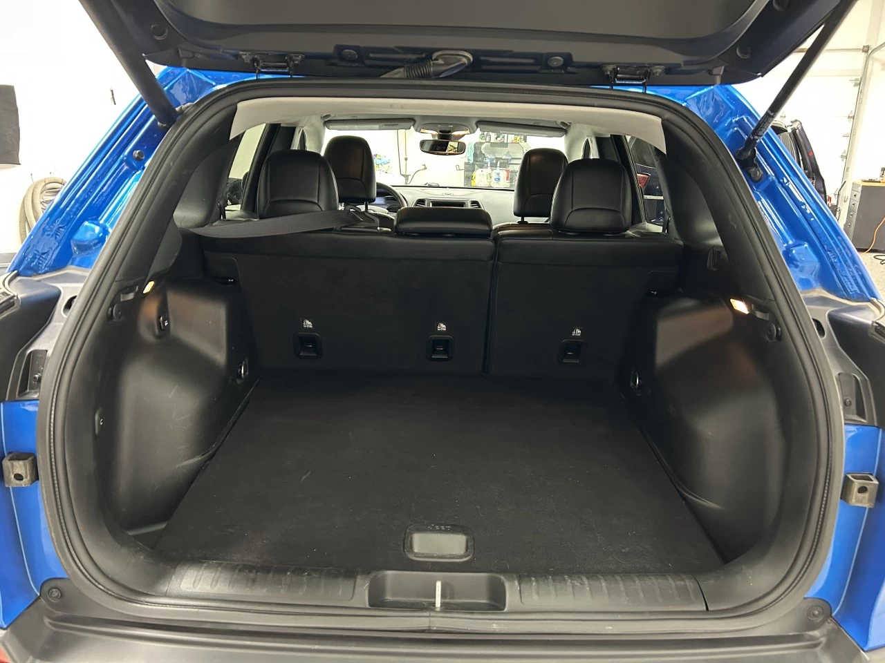 2023 Jeep Cherokee Trailhawk Main Image