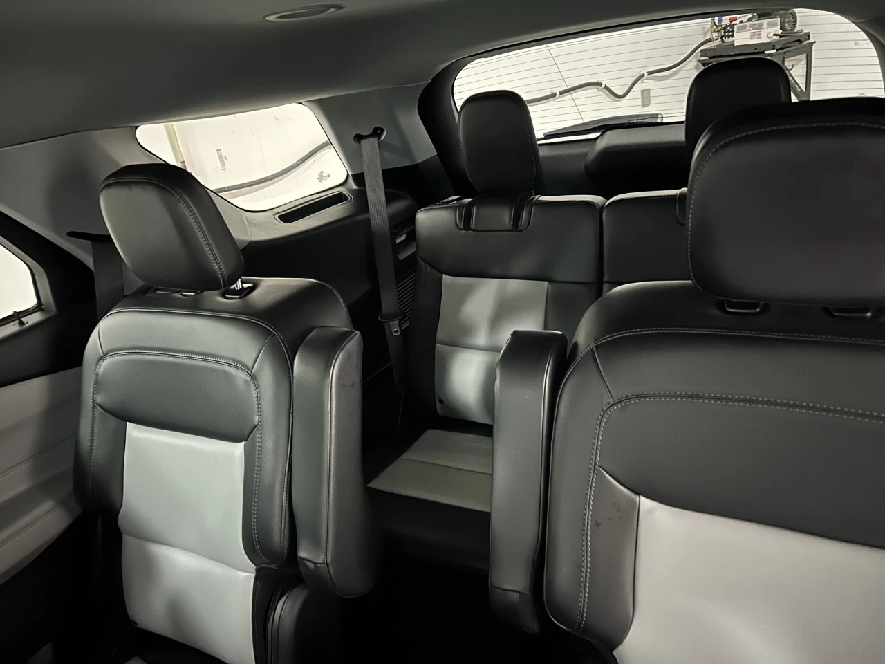 2023 Ford Explorer XLT Main Image