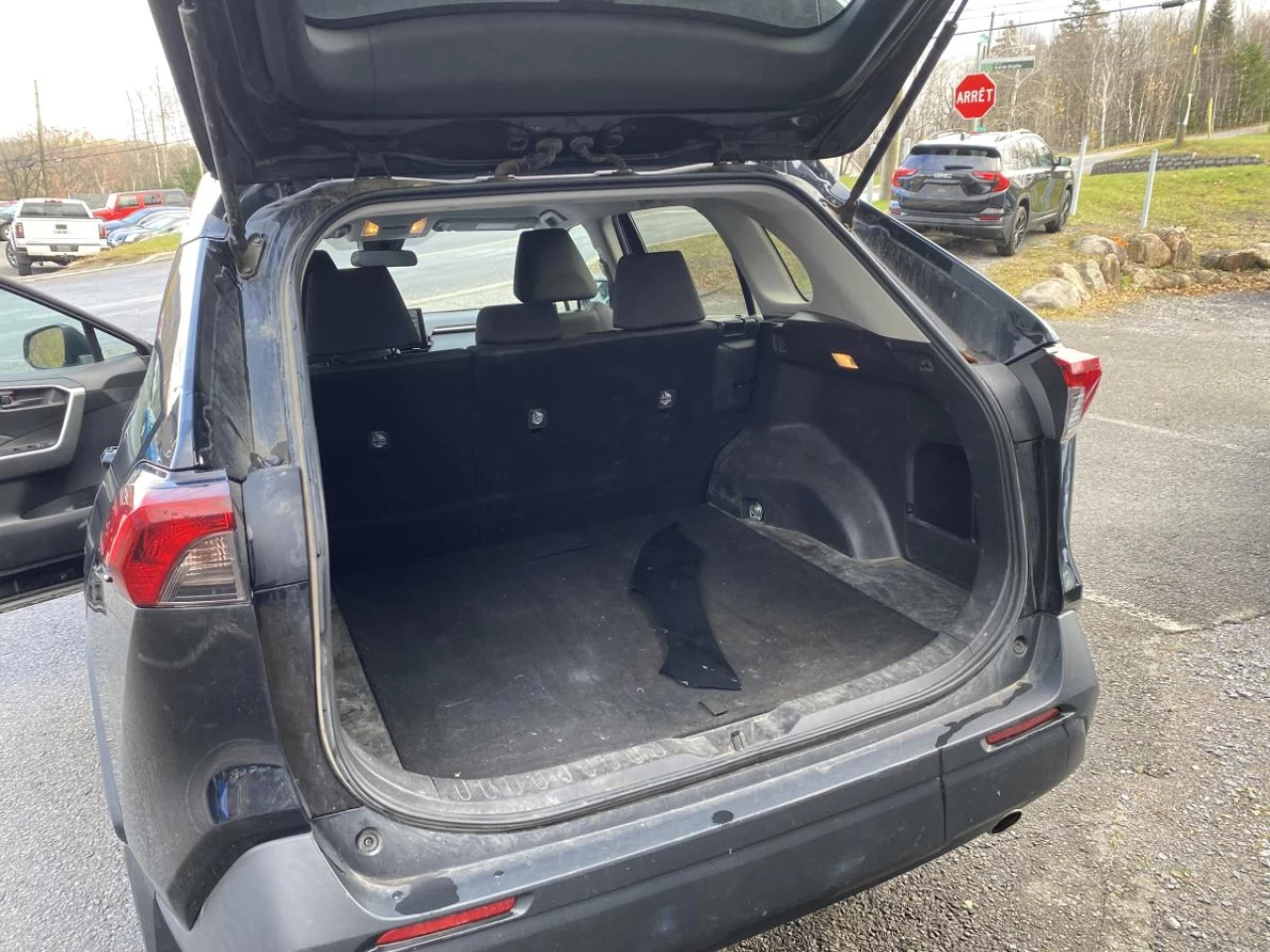 2019 Toyota RAV4 AWD LE Main Image