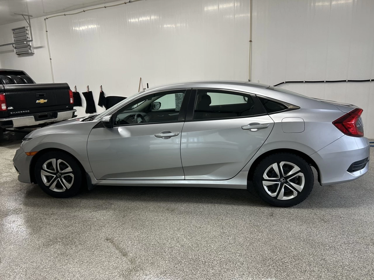 2019 Honda Civic Berline LX Image principale