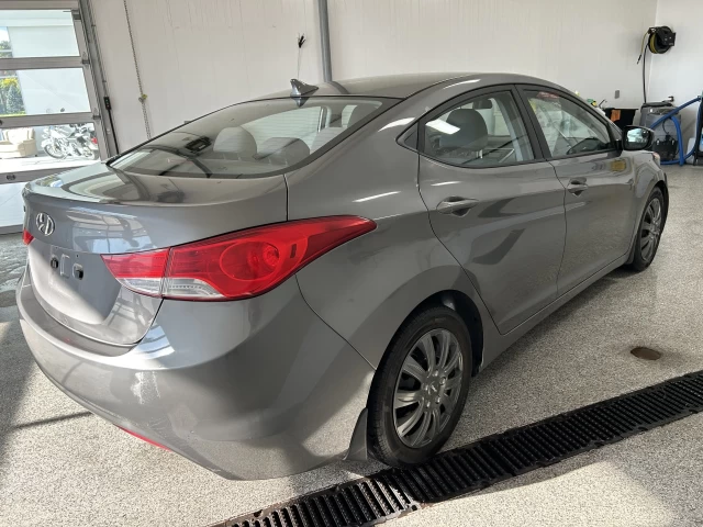 Hyundai Elantra GL 2012