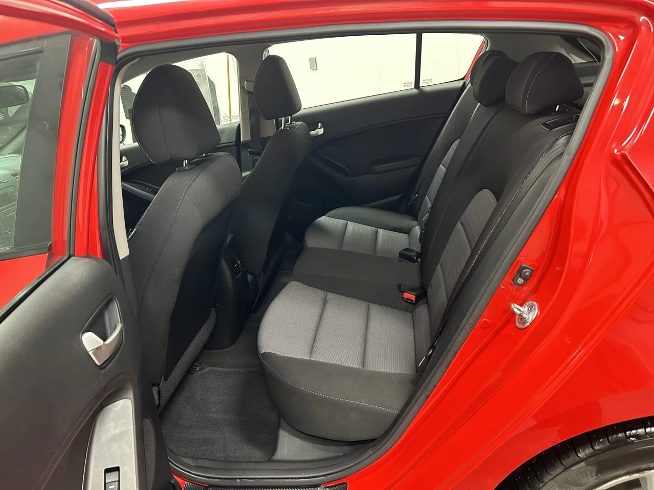2016 Kia 5 portes Forte LX+ Main Image