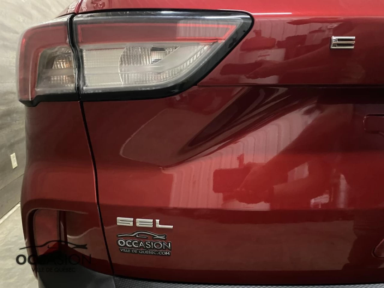 2020 Ford Escape SEL AWD Image principale