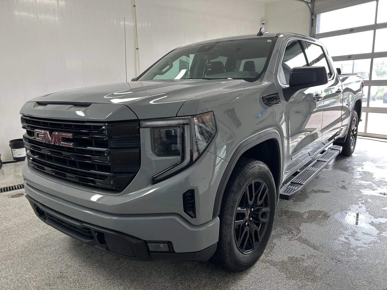 2024 GMC Sierra 1500 Elevation Image principale