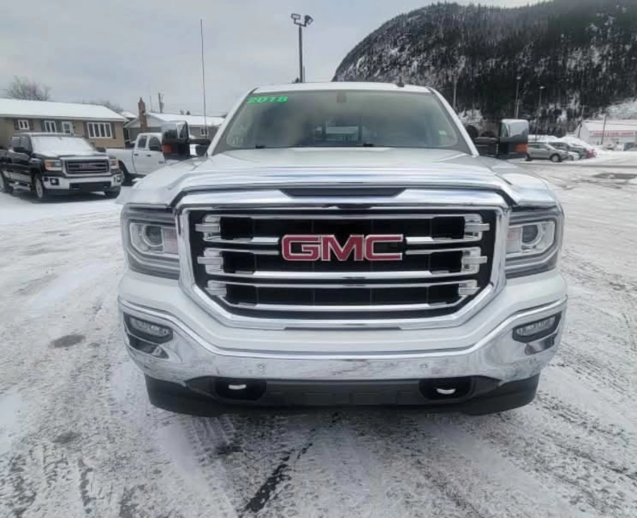 2018 GMC Sierra 1500 4WD Crew Cab Short Box SLT Image principale