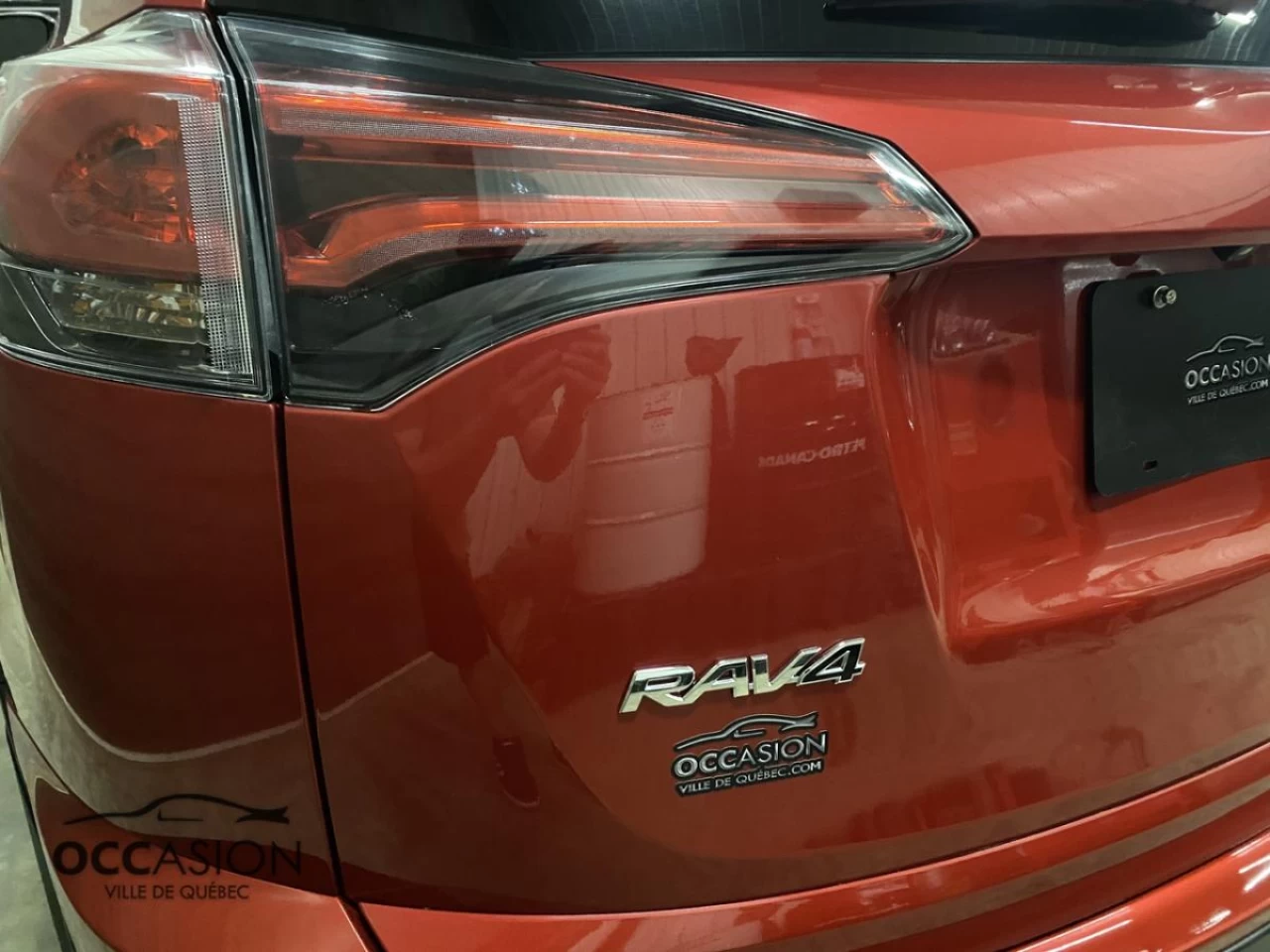 2017 Toyota RAV4 AWD 4dr LE Image principale