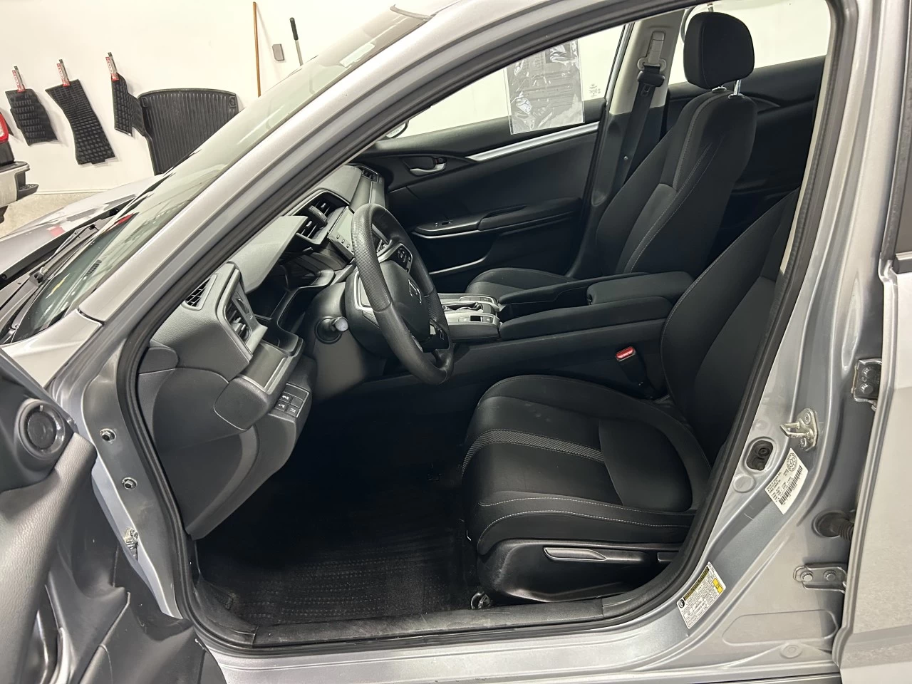 2019 Honda Civic Berline LX Image principale