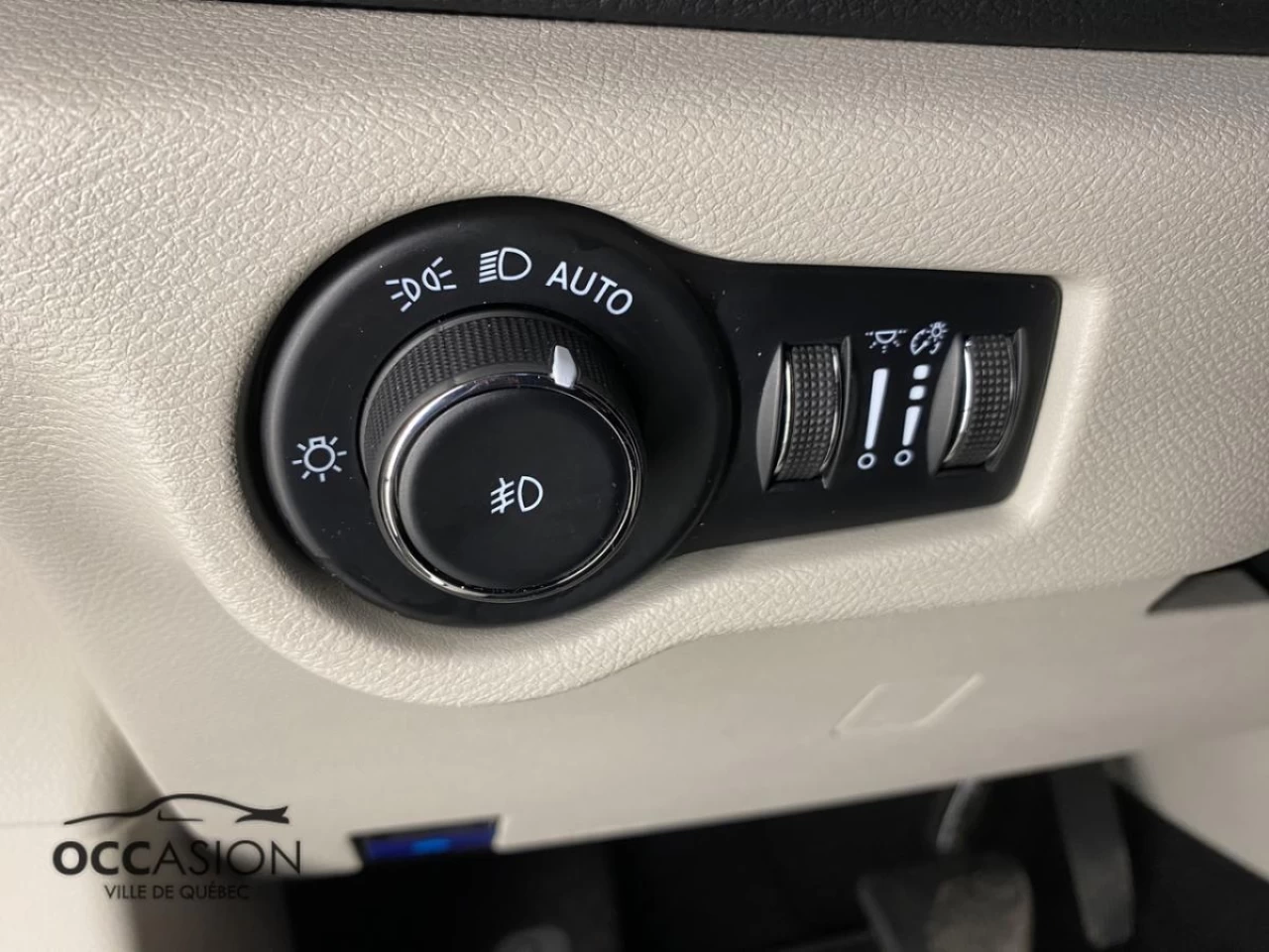 2023 Chrysler Pacifica Touring L FWD Main Image