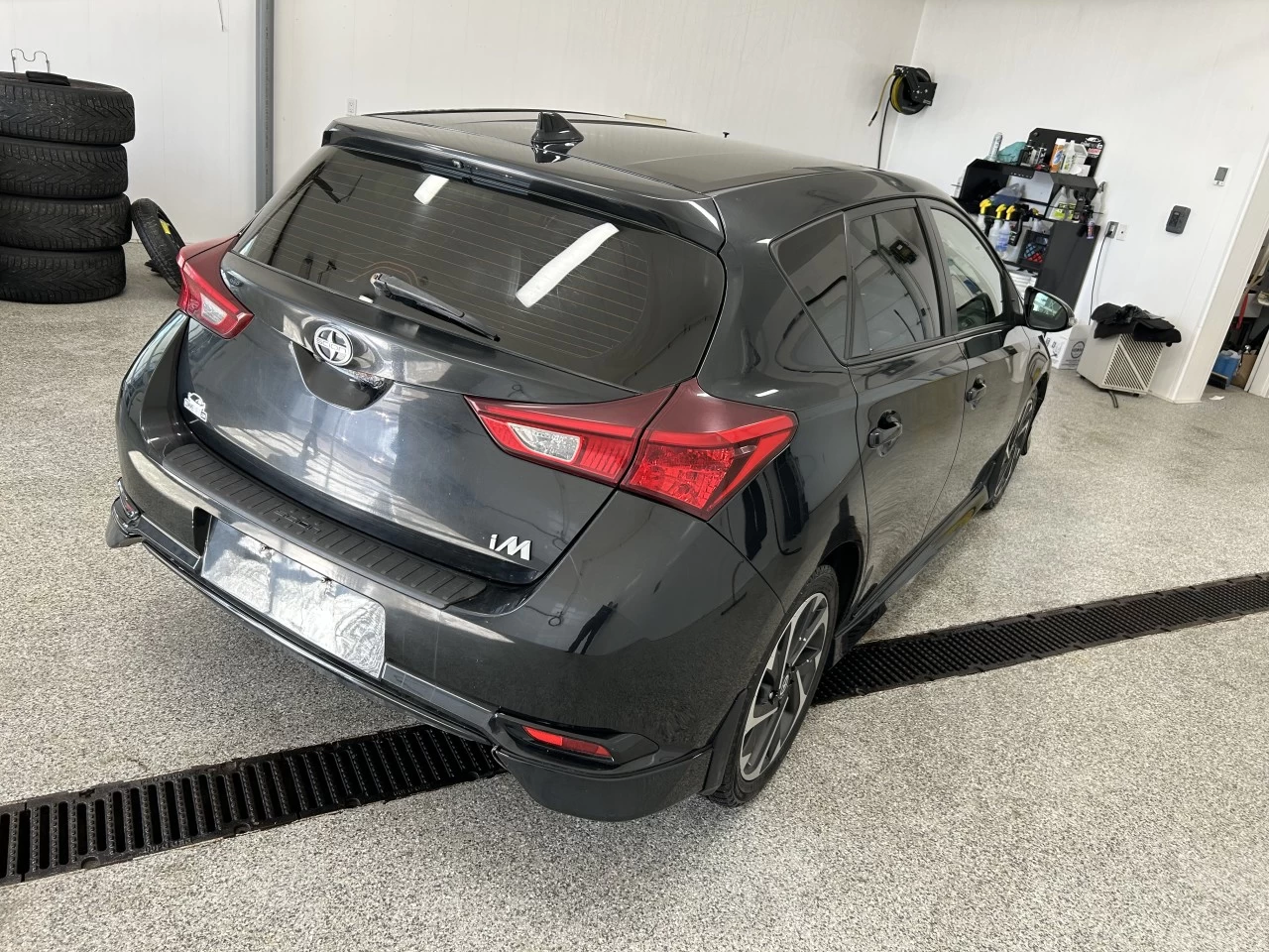 2016 Scion iM 4dr HB Image principale