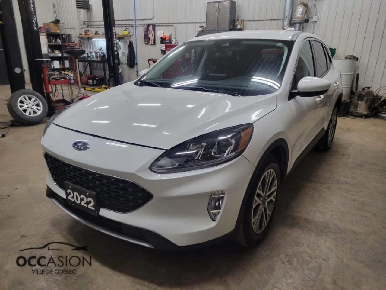 2022 Ford Escape SEL AWD Image principale