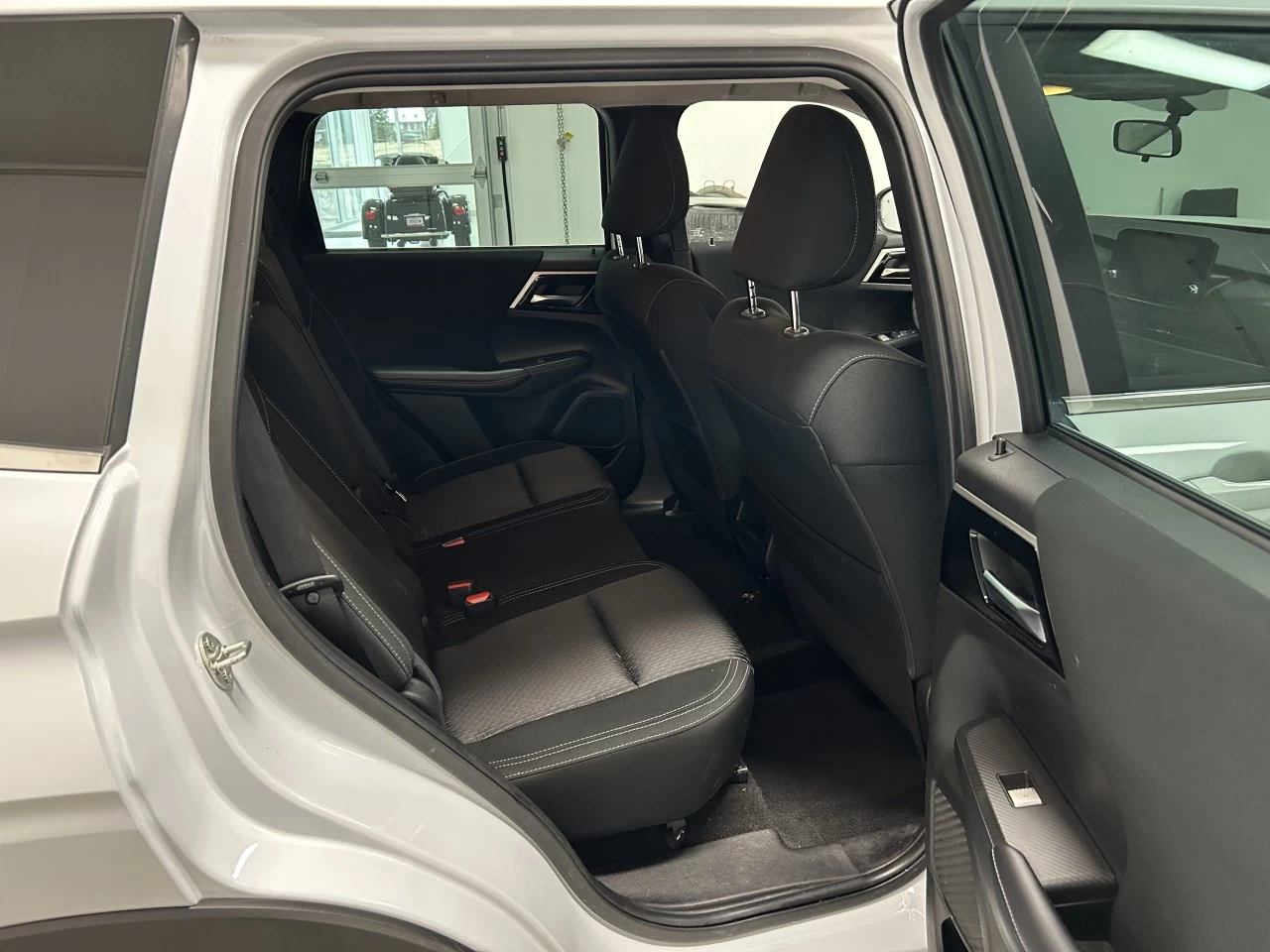 2023 Mitsubishi Outlander ES Image principale