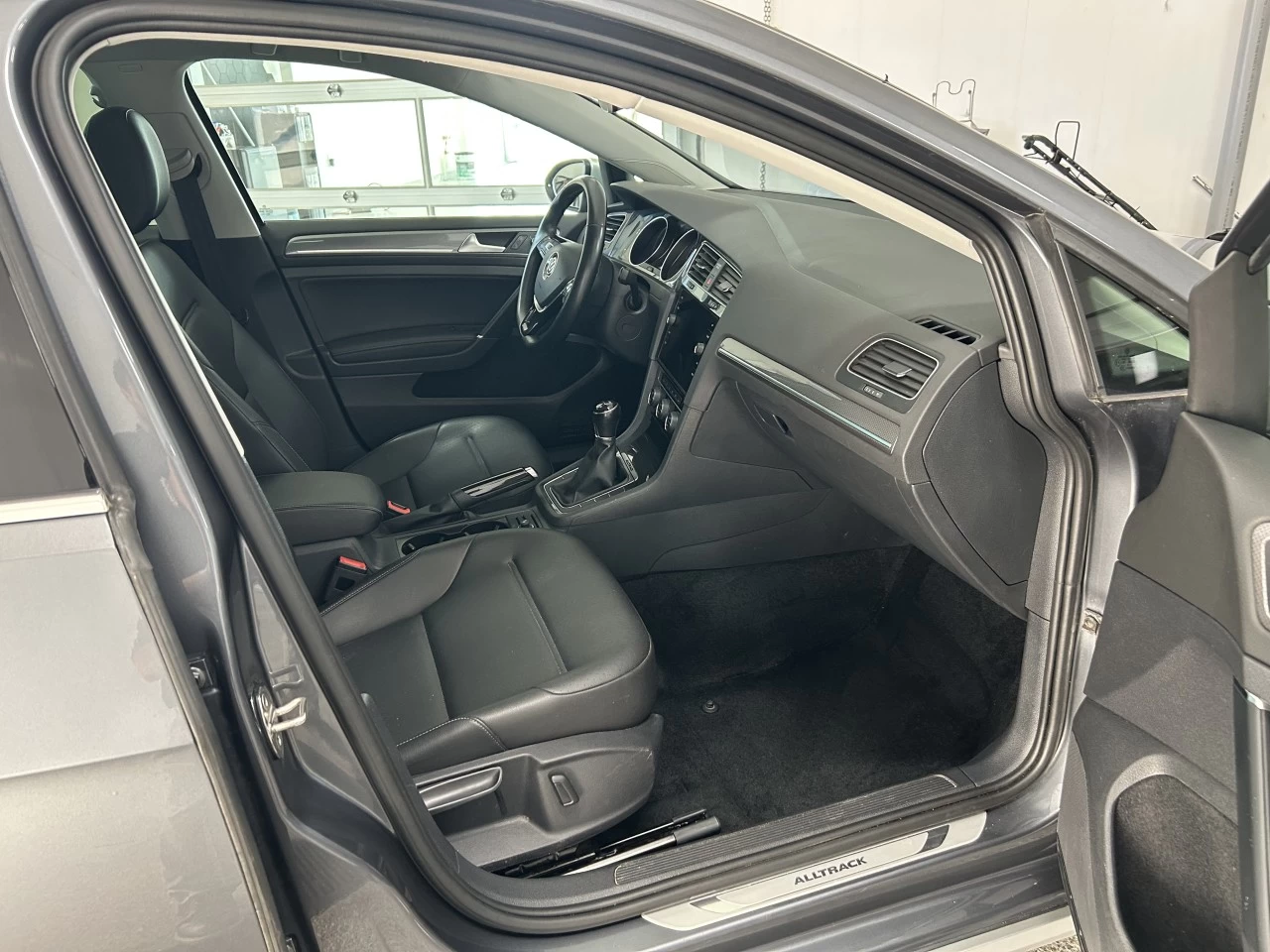 2019 Volkswagen Golf Alltrack Highline Main Image