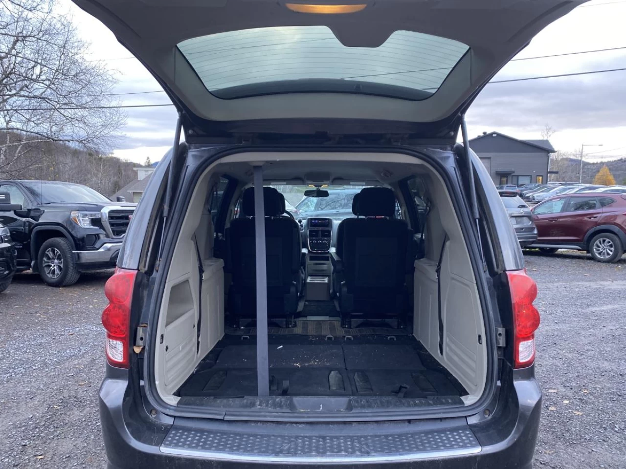 2016 Dodge Grand Caravan 4dr Wgn SXT Main Image