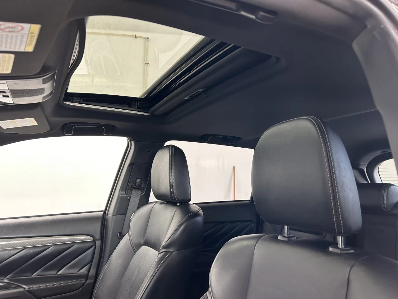 2020 Mitsubishi Outlander PHEV GT Main Image