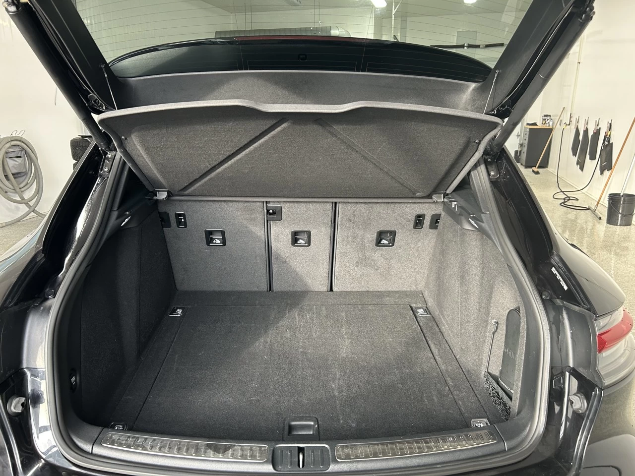 2021 Porsche Macan AWD Image principale