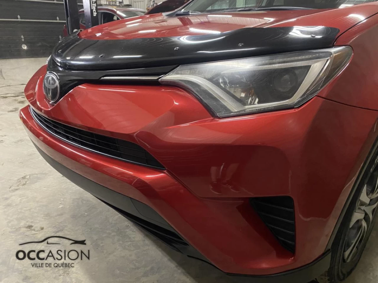 2017 Toyota RAV4 AWD 4dr LE Image principale
