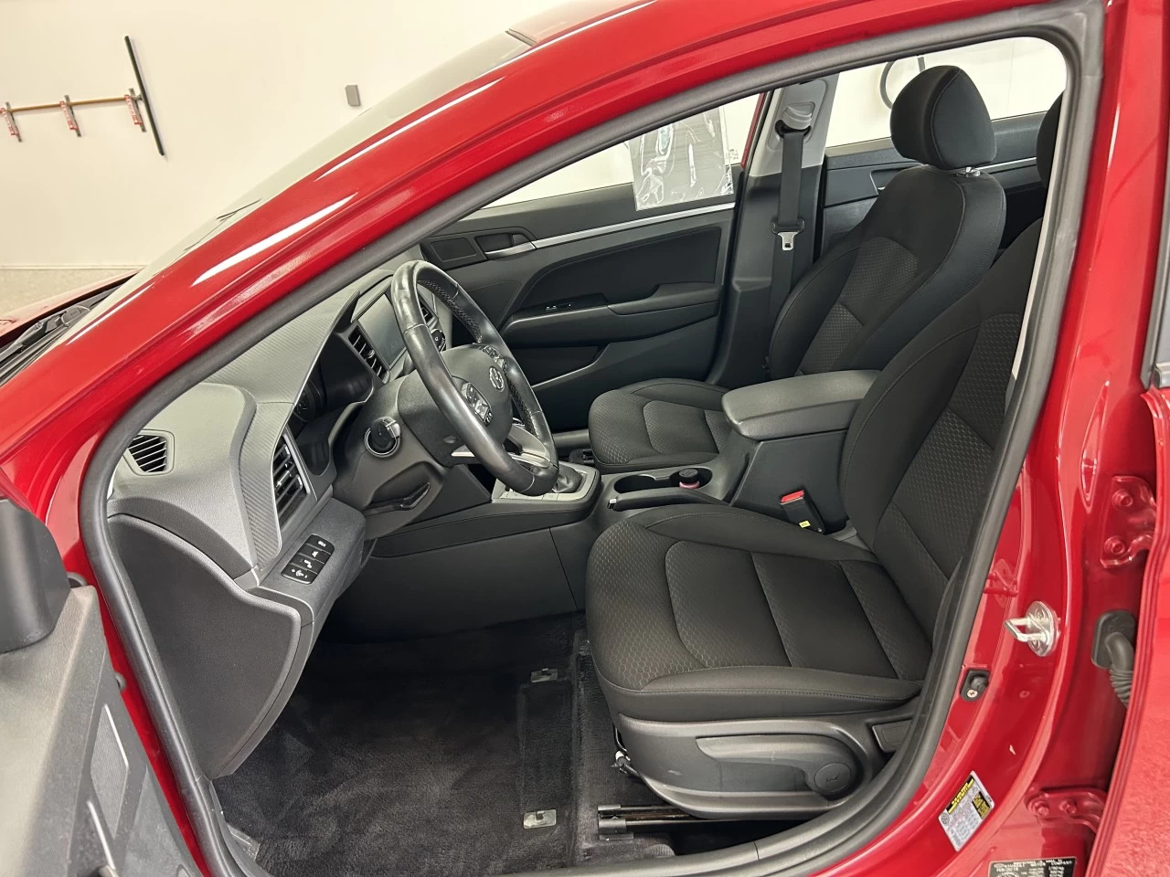 2019 Hyundai Elantra Preferred Main Image