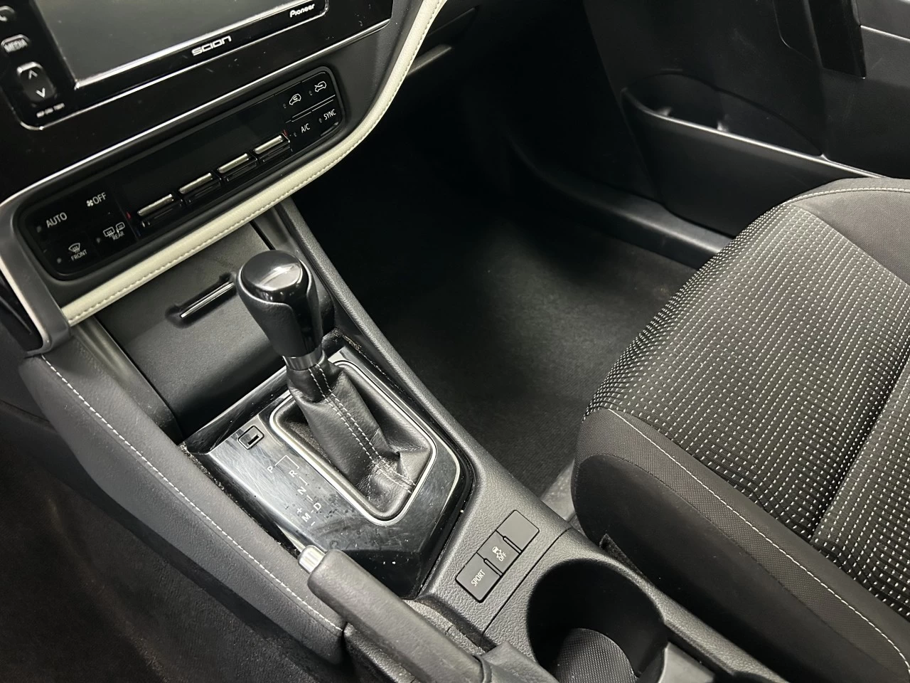 2016 Scion iM 4dr HB Image principale