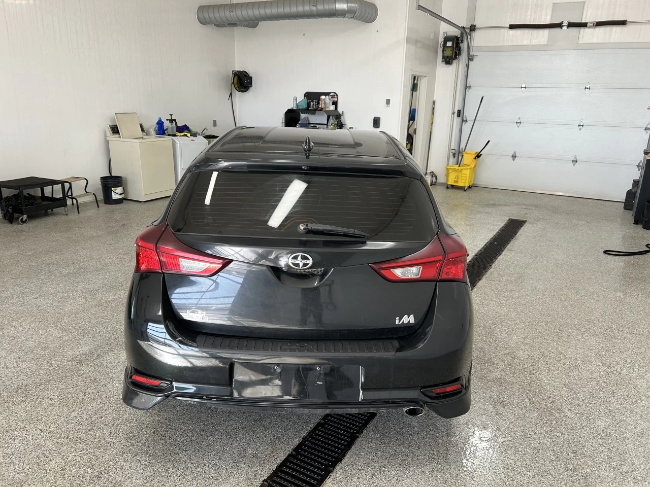 2016 Scion iM 4dr HB Image principale
