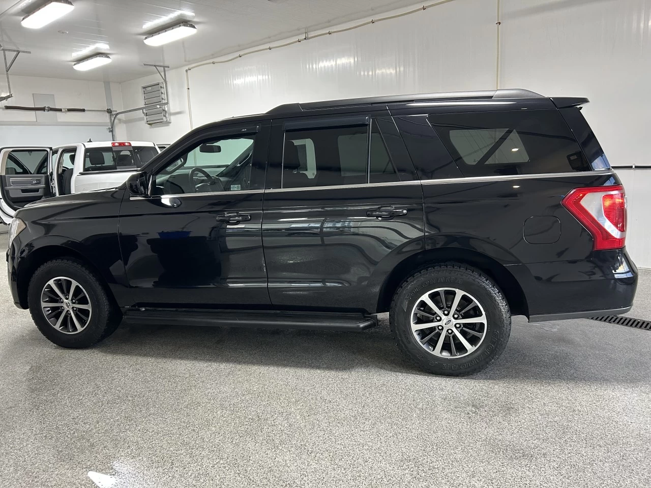 2020 Ford Expedition XLT Main Image