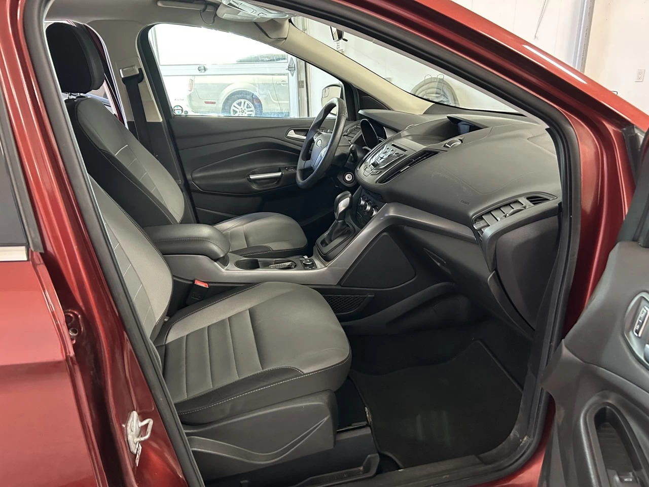 2015 Ford Escape SE Main Image