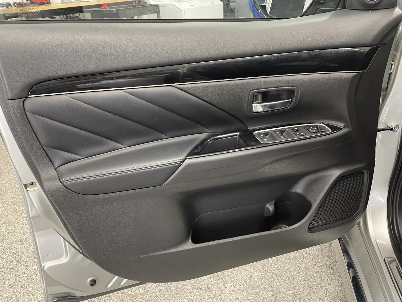 2020 Mitsubishi Outlander PHEV SEL Main Image