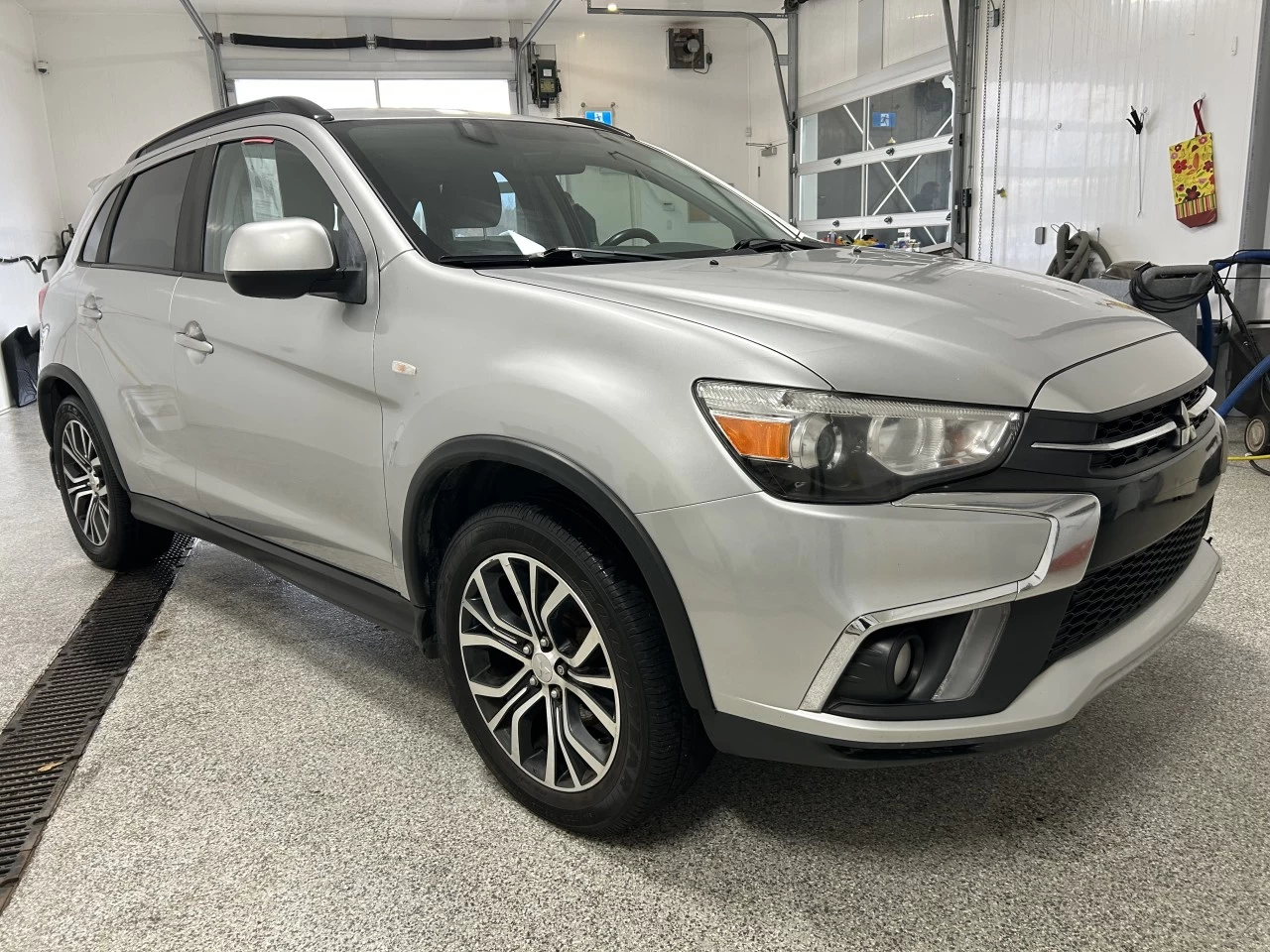 2018 Mitsubishi RVR SE LTD Main Image