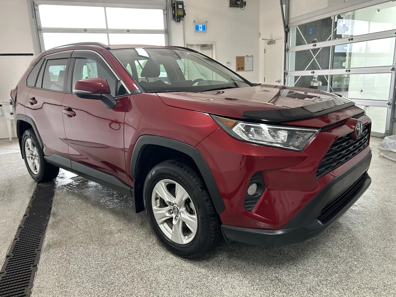 2020 Toyota RAV4 XLE Image principale