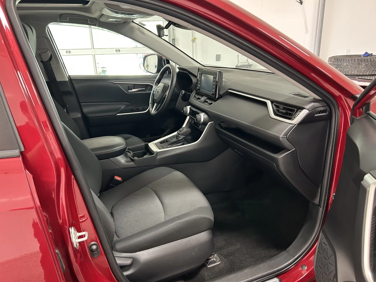 2020 Toyota RAV4 XLE Image principale