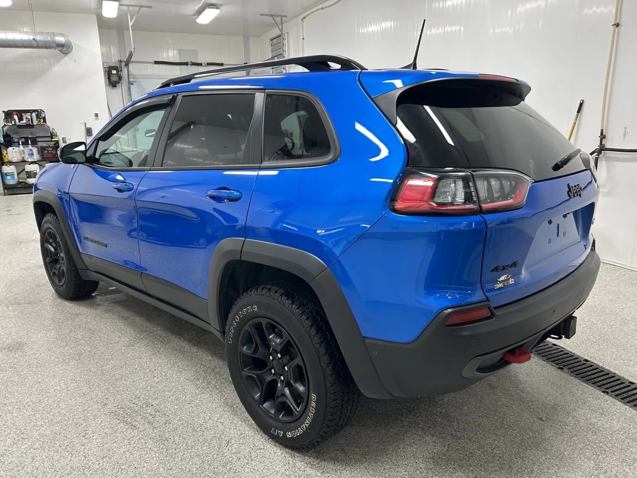 2023 Jeep Cherokee Trailhawk Main Image