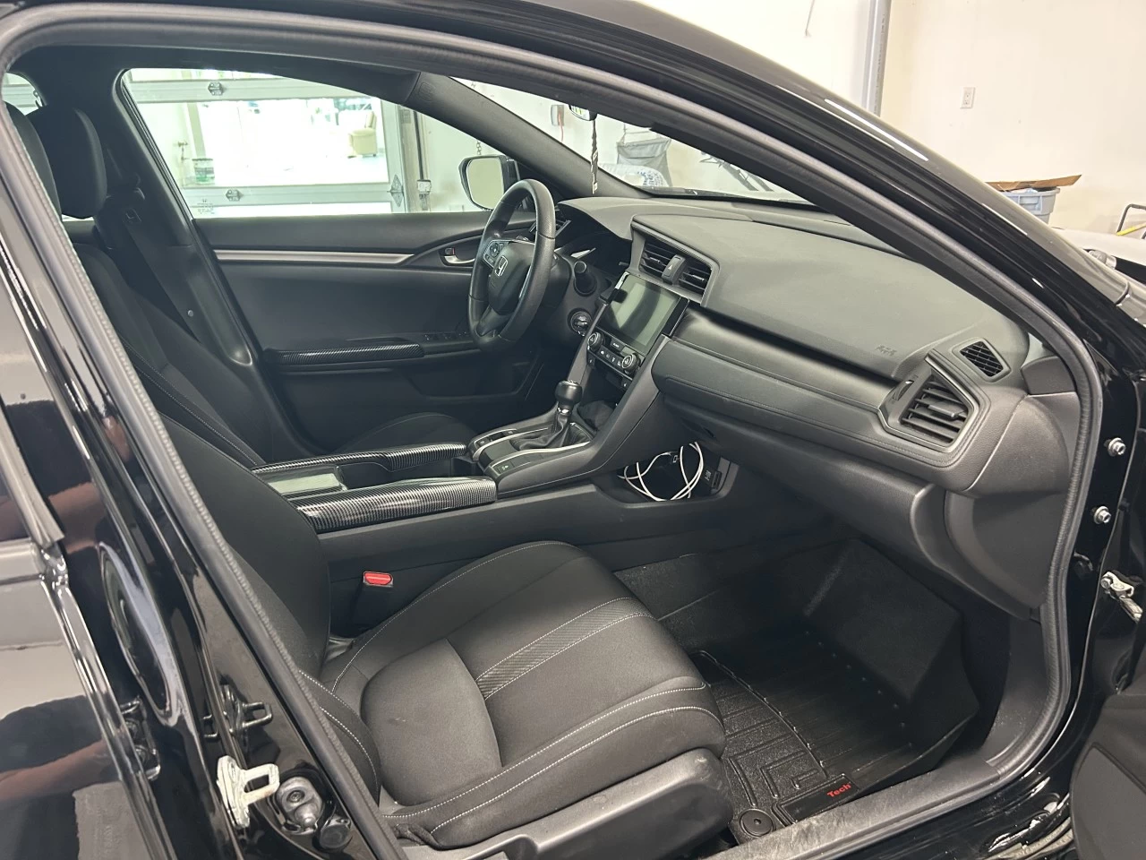 2017 Honda Civic Hayon LX Main Image