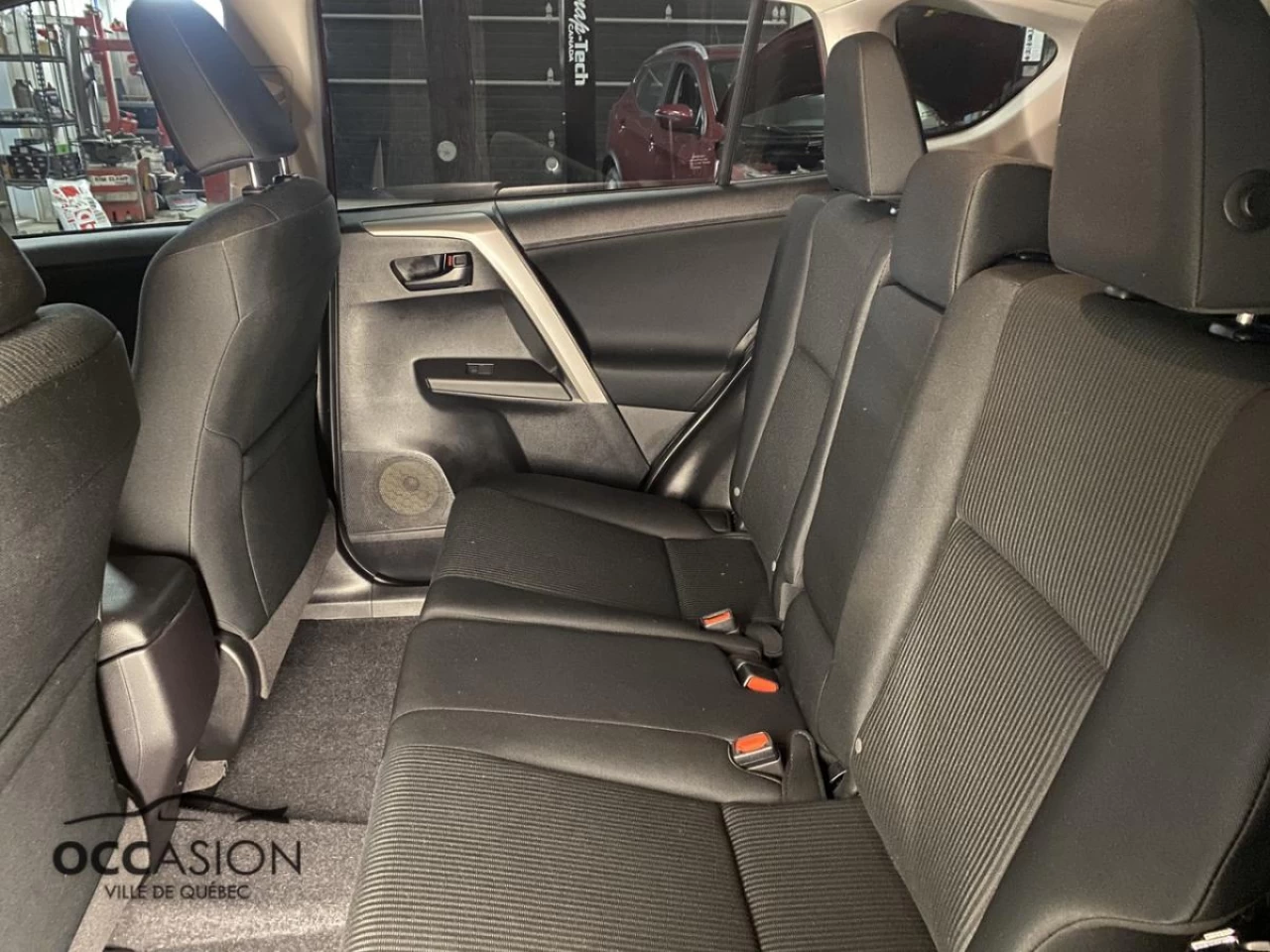 2017 Toyota RAV4 AWD 4dr LE Image principale