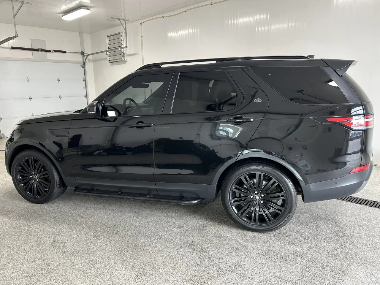 2017 Land Rover Discovery Td6 HSE Image principale