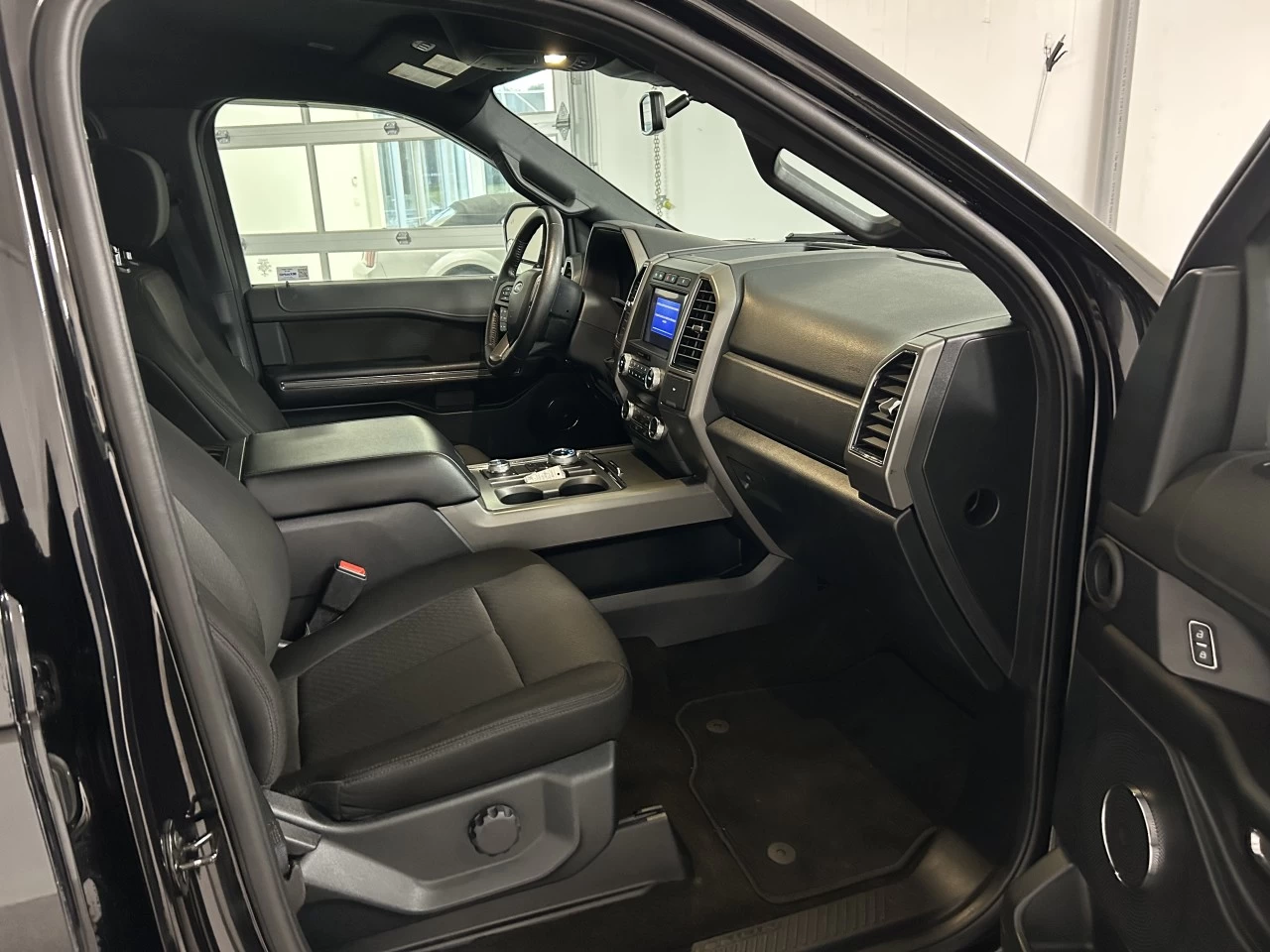 2020 Ford Expedition XLT Main Image