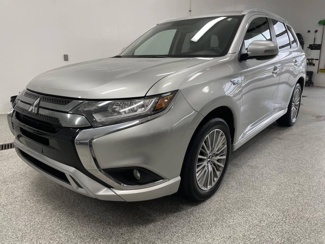 2020 Mitsubishi Outlander PHEV SEL Main Image