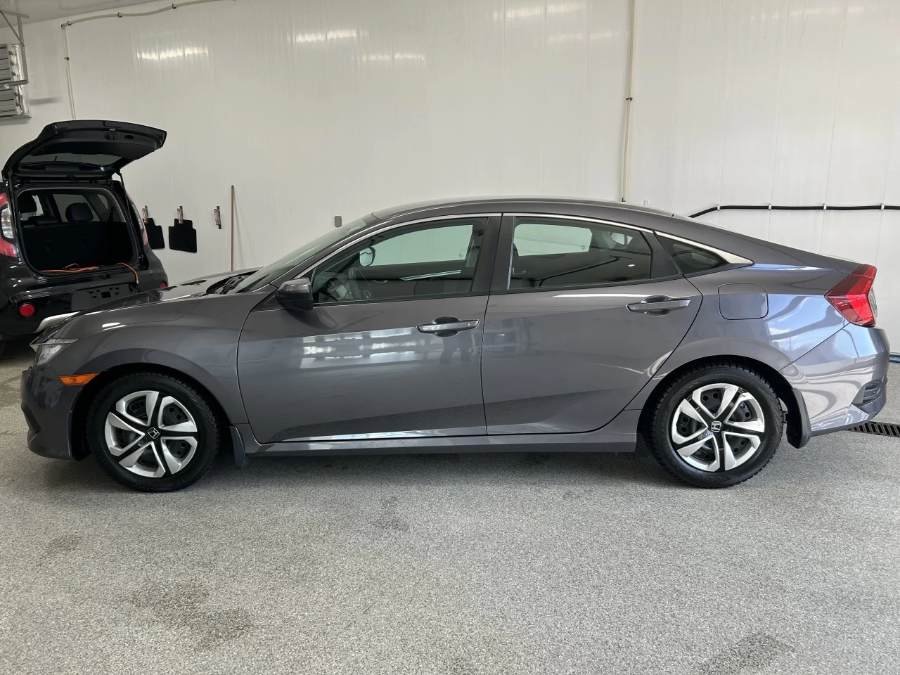 2017 Honda Civic Berline LX Image principale